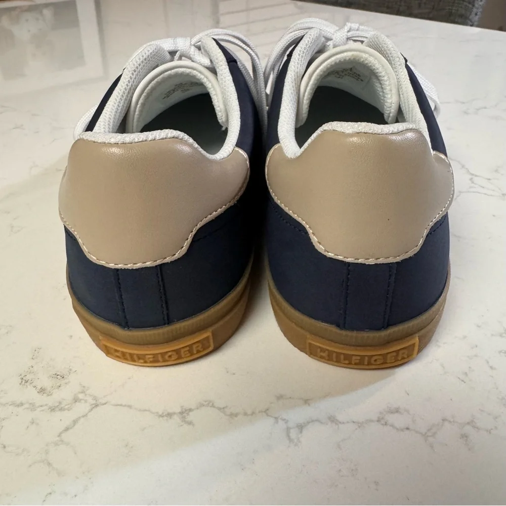 Tommy Hilfiger Women’s Navy Sneakers Gum Sole Size 9